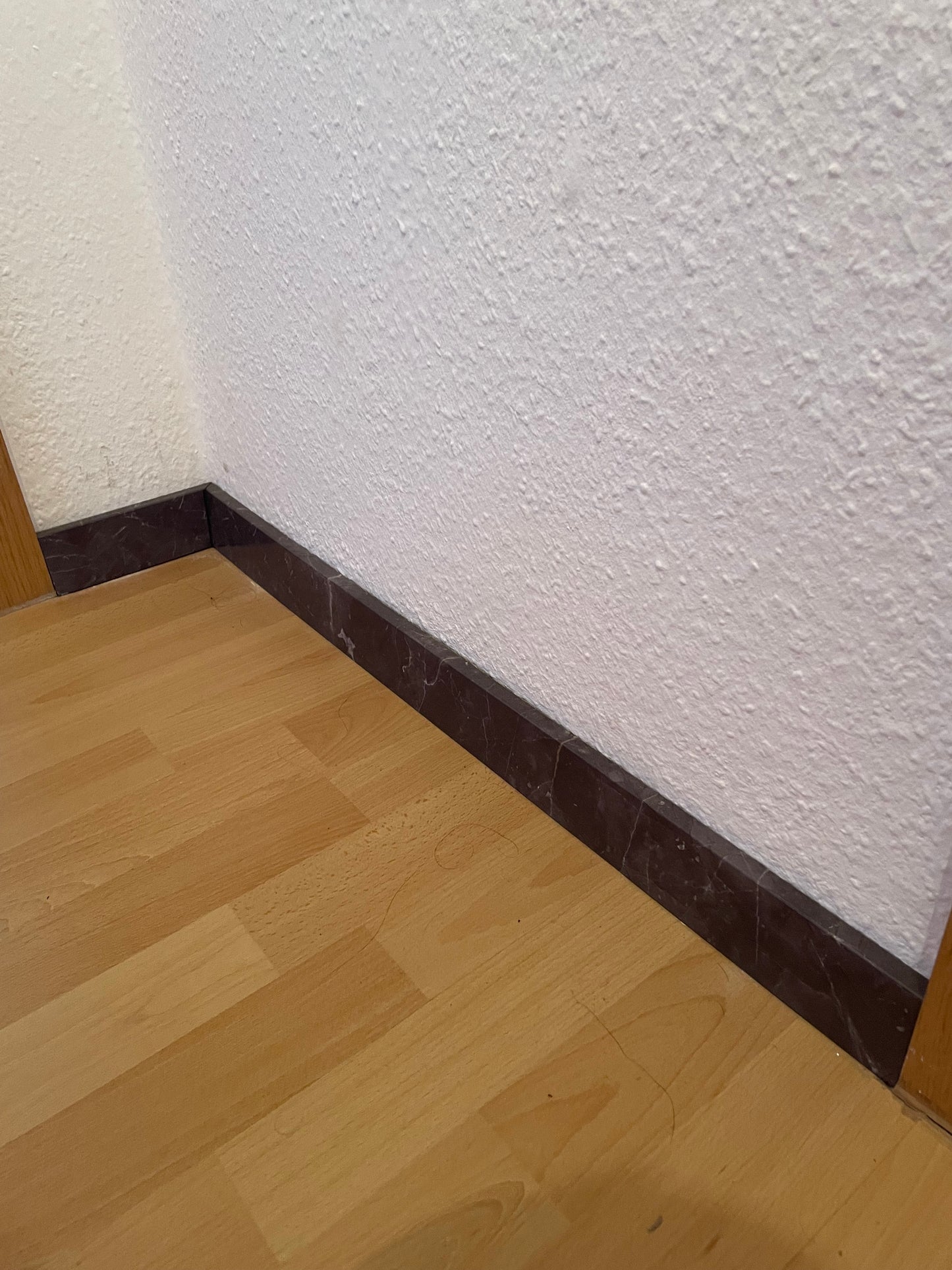 Sockelleistenmontage