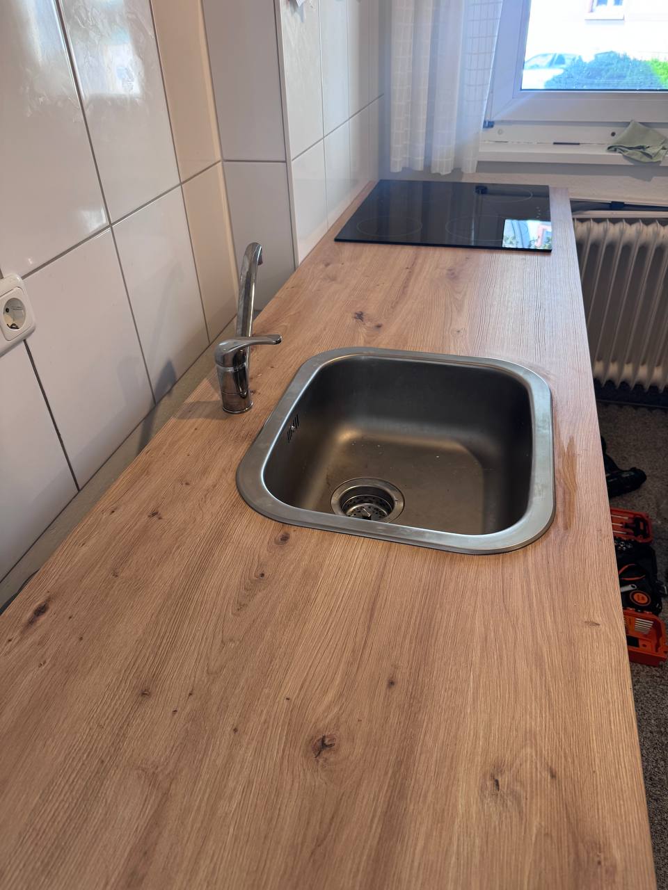 Arbeitsplatten-Ausschnitte. Einbau (Kochfeld & Spüle)