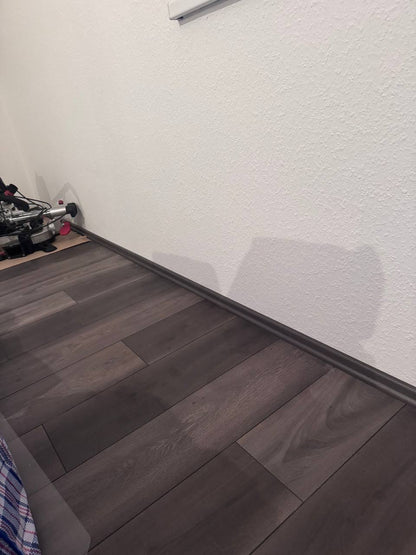 Sockelleistenmontage