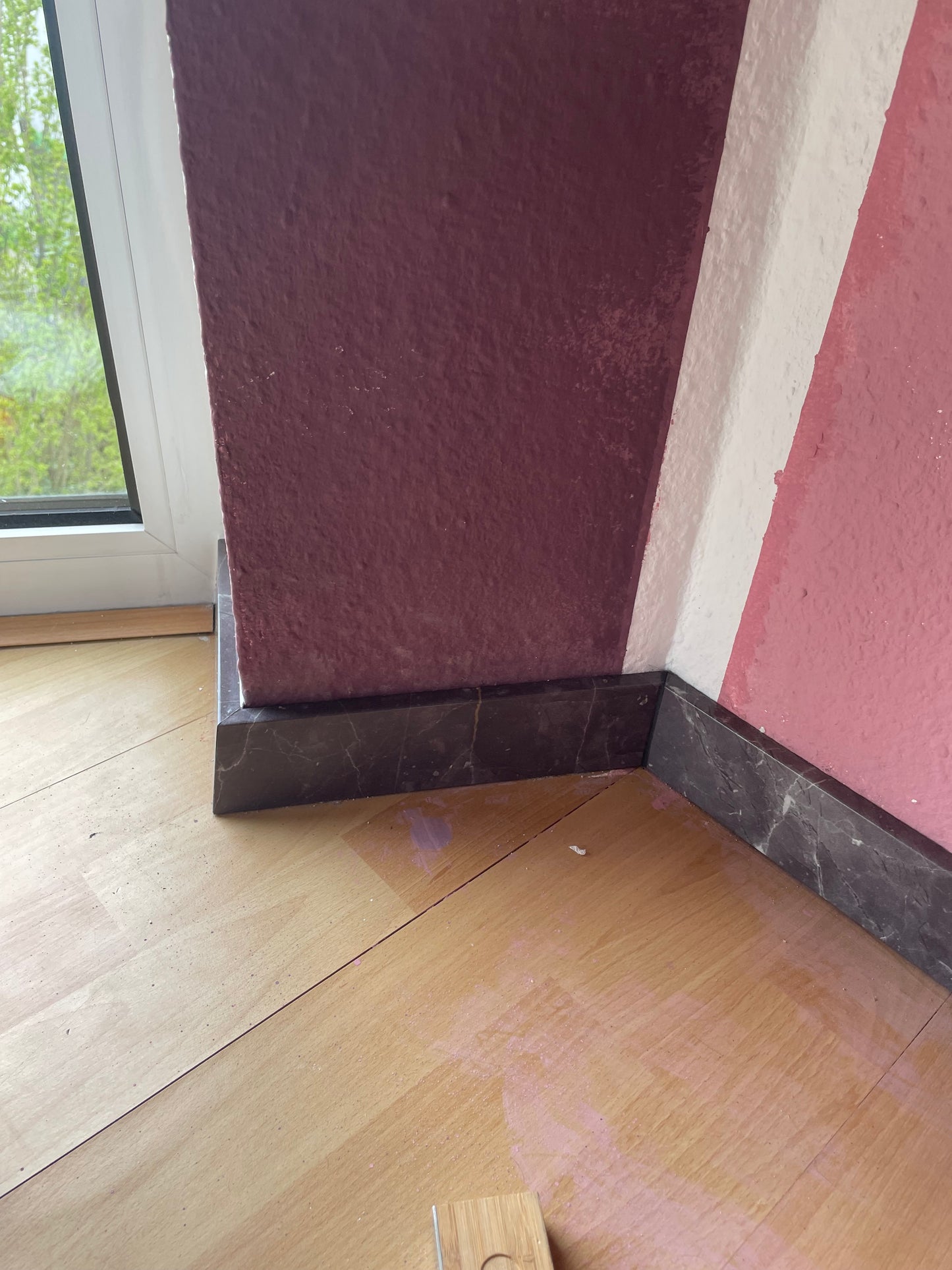 Sockelleistenmontage