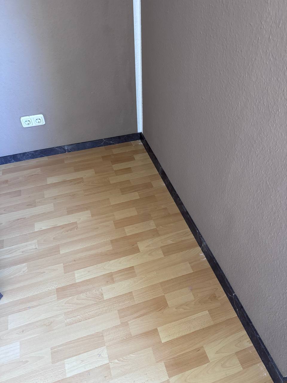 Sockelleistenmontage