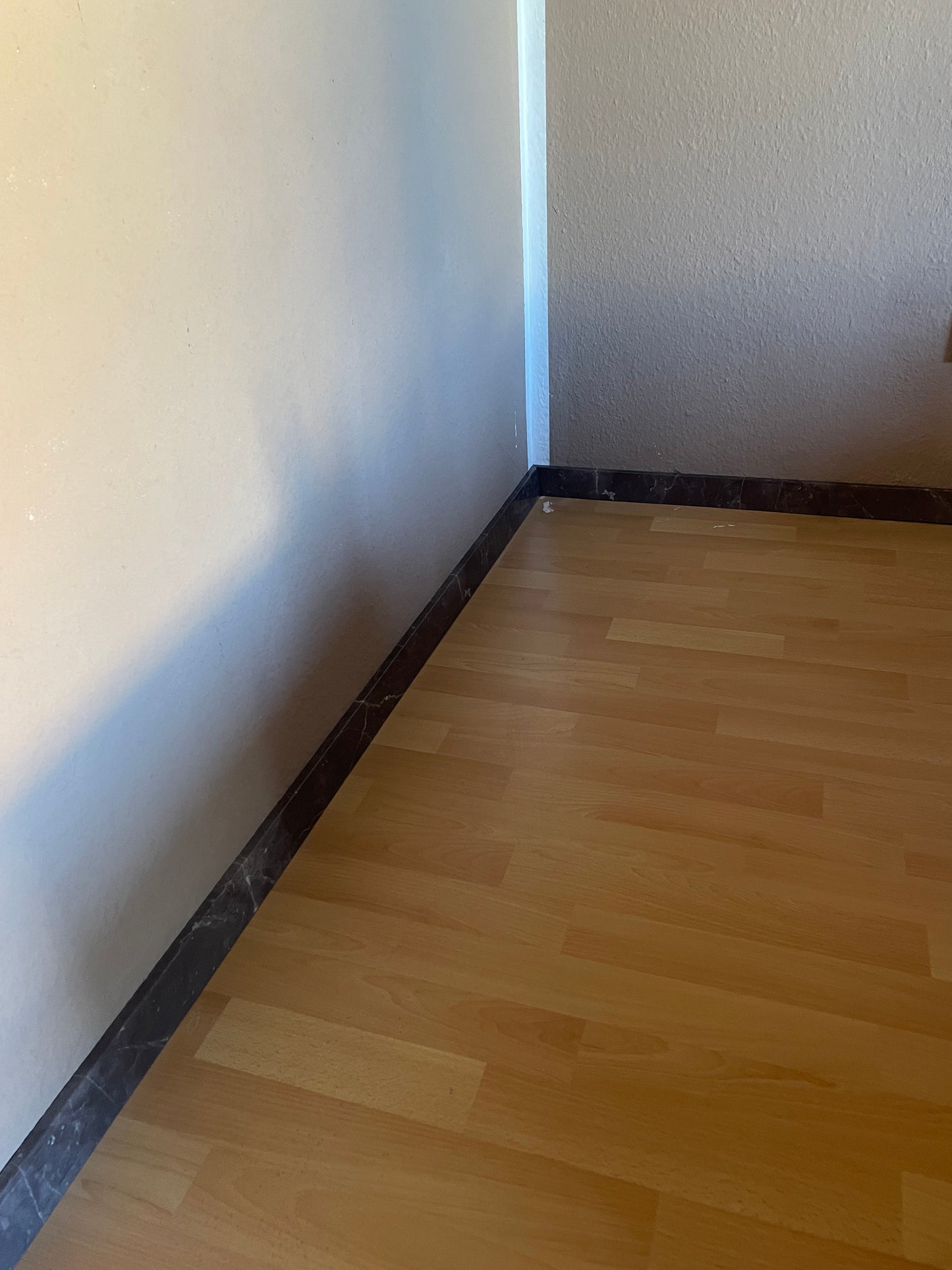 Sockelleistenmontage
