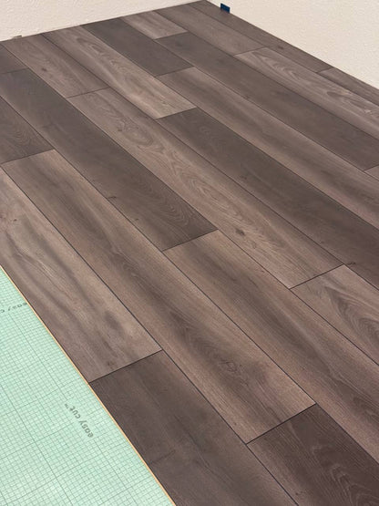 Verlegung von Vinyl- und Laminatböden
