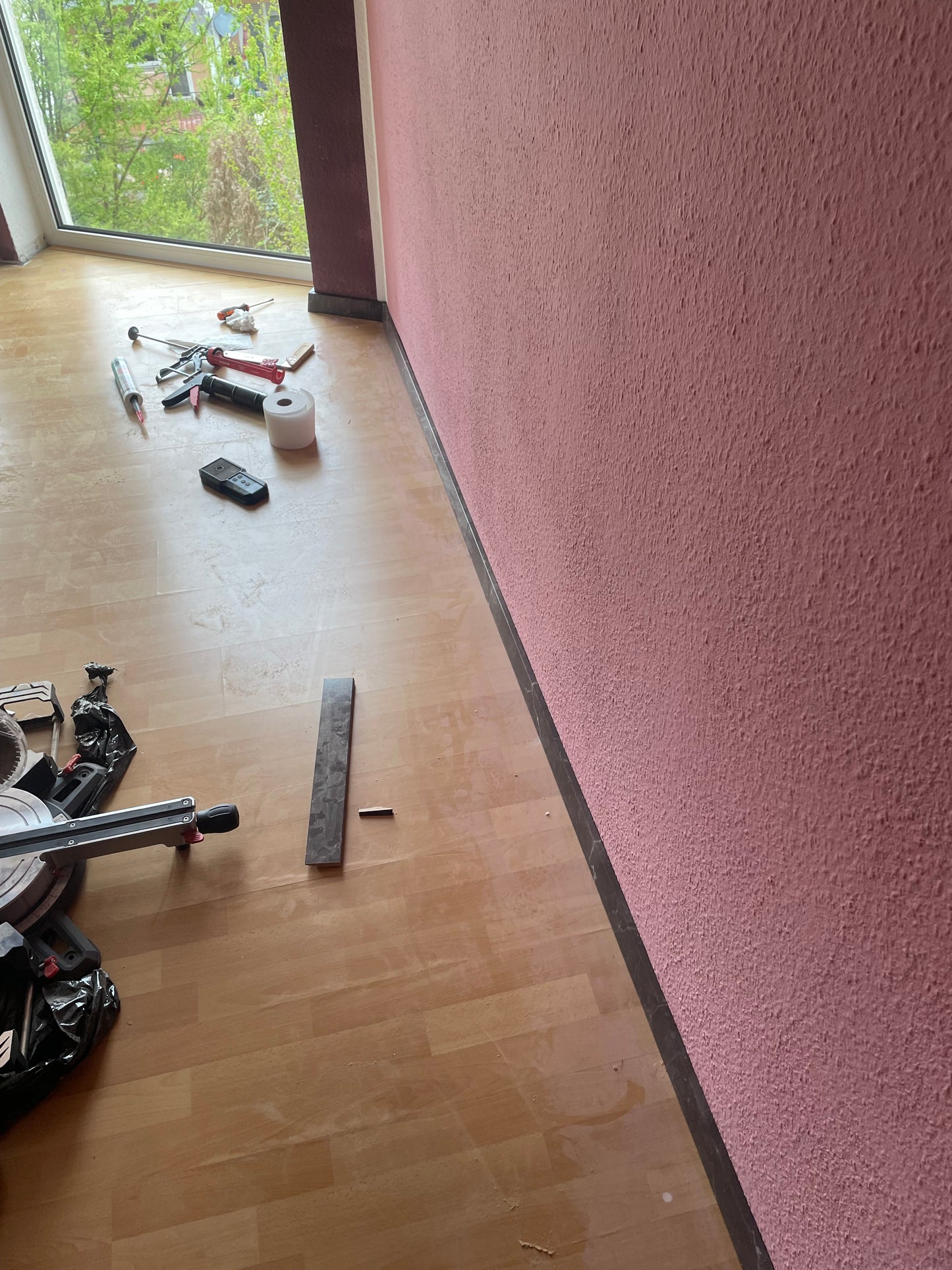 Sockelleistenmontage